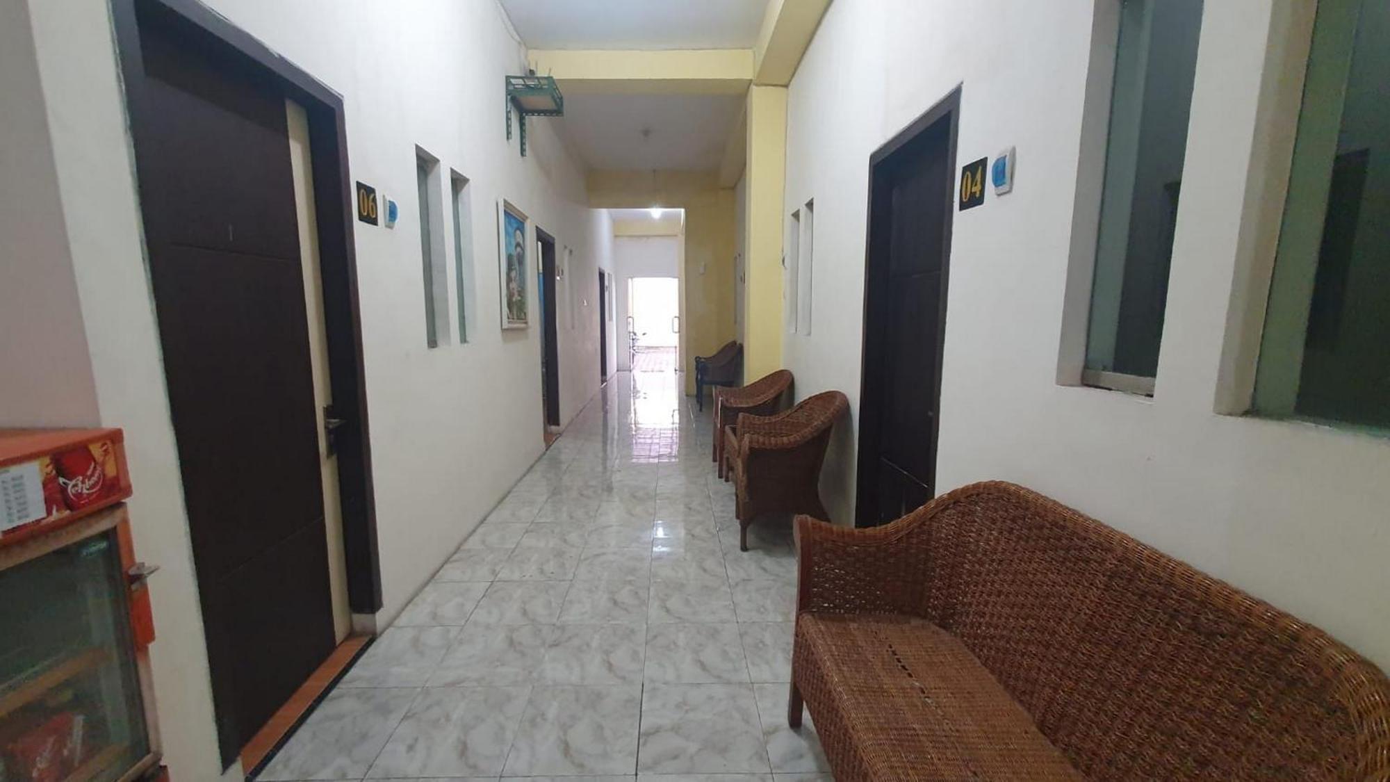 Reddoorz Syariah At Demasto Homestay Джембер Экстерьер фото